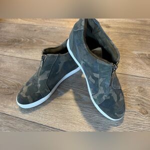 Blondo Waterproof Shoes Camo Size 9M EUC